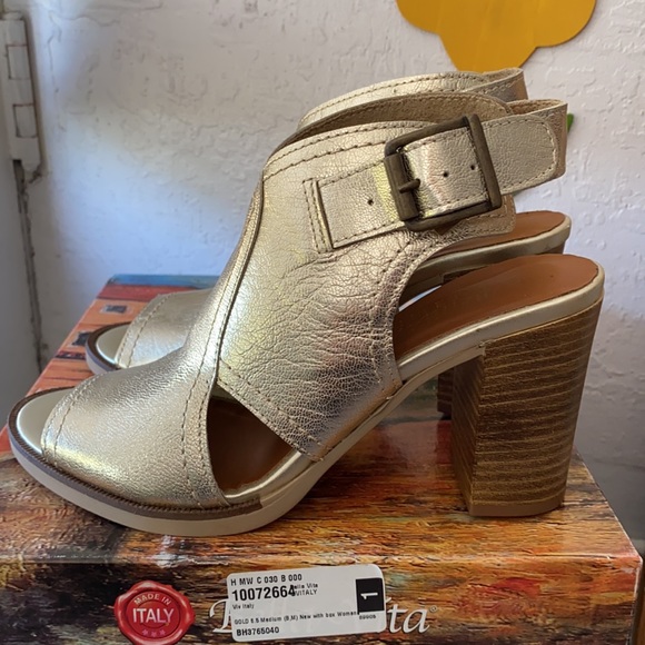New with box…Bella Vita Gold Leather block heel sandals Size 5-51/2 - Picture 4 of 6